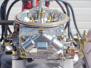 Holly 0-82751 carburetor installed on the ZZ383-500.